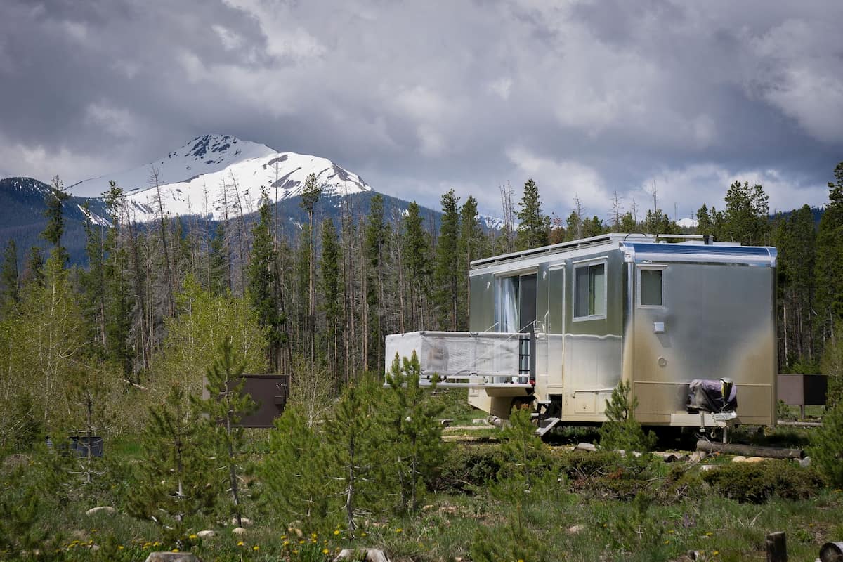 10 Tips for Buying the Best off Grid Travel Trailers